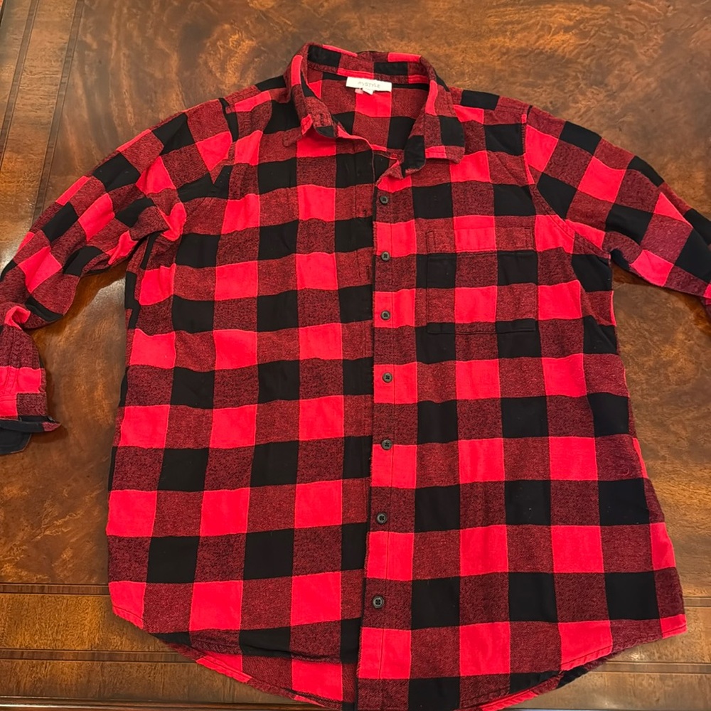 Red Buffalo Check button top